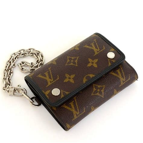 louis vuitton wallet in chain